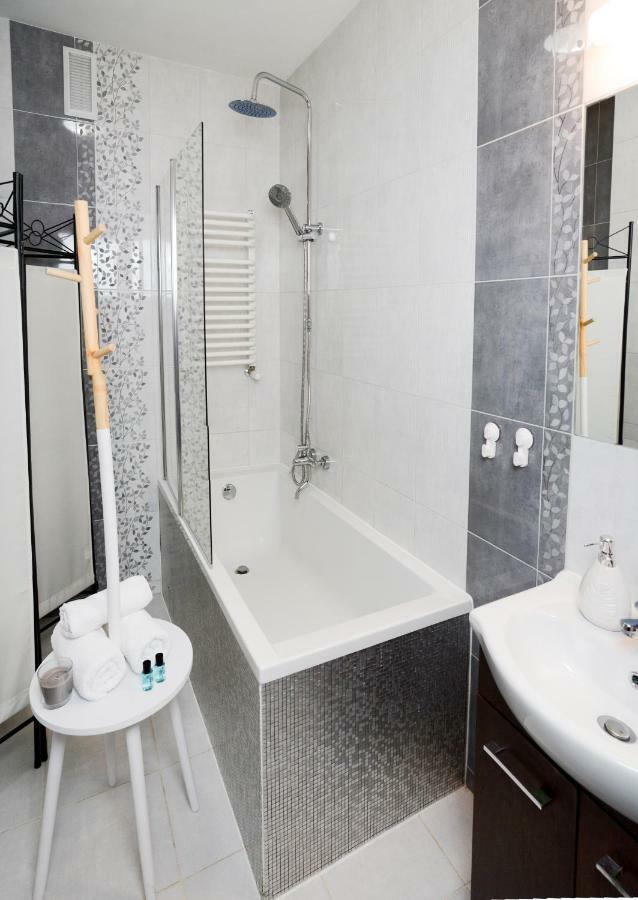 Vinyl Apartment Old Town Краків Екстер'єр фото